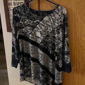 ALFANI LONG SLEEVE SHIRT SIZE MEDIUM, blue and white